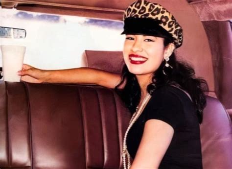 25 Rare Selena Photos That Serve Up Serious Fashion Inspo